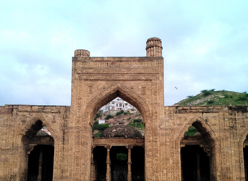 Adhai Din Ka Jhonpda