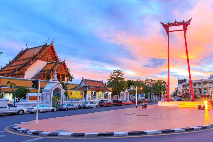 Evening City Tour at Bangkok by Tuk-Tuk
