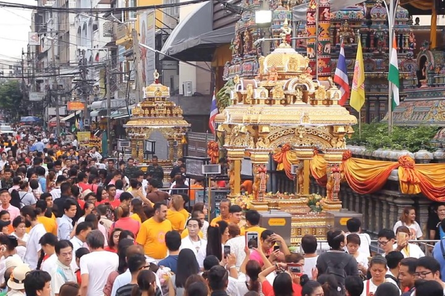 Bangkok City Tour with Hindu Landmark Royal Palace and Temples