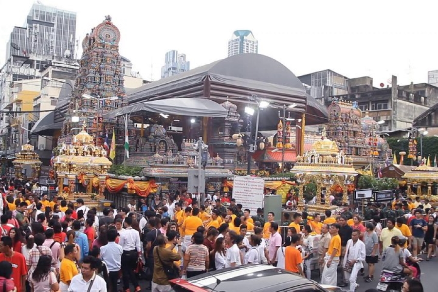 Bangkok City Tour with Hindu Landmark Royal Palace and Temples