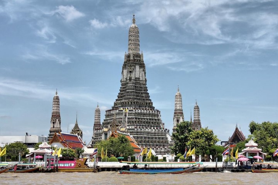 Bangkok City Tour with Hindu Landmark Royal Palace and Temples