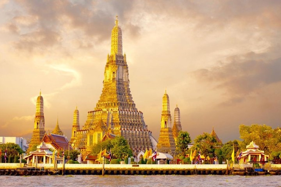 Bangkok City Tour with Hindu Landmark Royal Palace and Temples