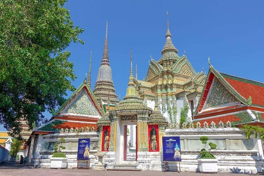 Bangkok City Tour with Hindu Landmark Royal Palace and Temples