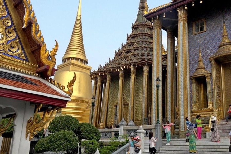 Bangkok City Tour with Hindu Landmark Royal Palace and Temples