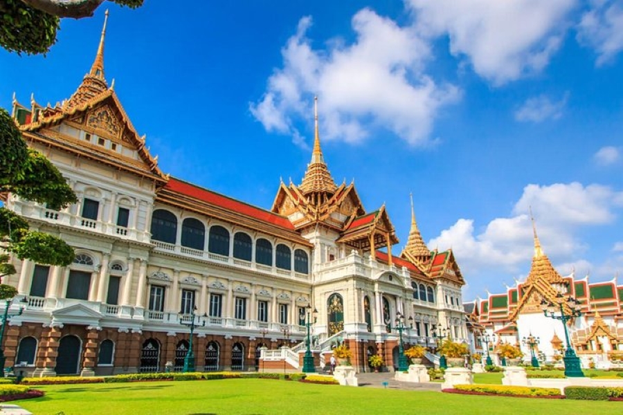 Bangkok City Tour with Hindu Landmark Royal Palace and Temples