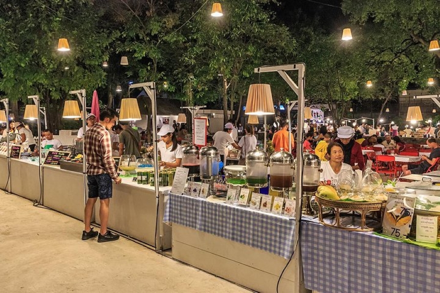 A Taste of Hua Hin Tour including Floating & Cicada Market (Minimum 2 pax)