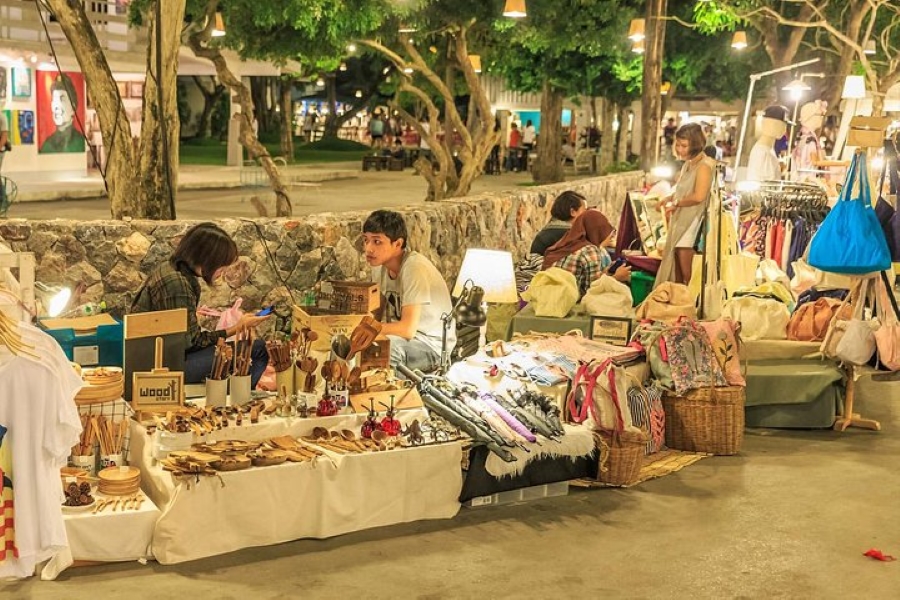A Taste of Hua Hin Tour including Floating & Cicada Market (Minimum 2 pax)
