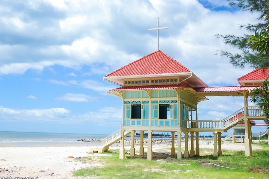 A Taste of Hua Hin Tour including Floating & Cicada Market (Minimum 2 pax)