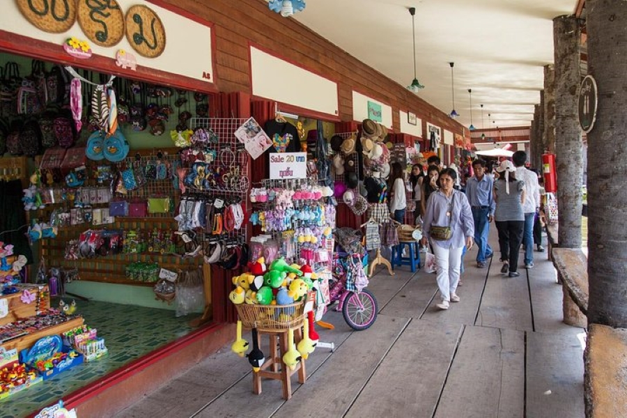A Taste of Hua Hin Tour including Floating & Cicada Market (Minimum 2 pax)