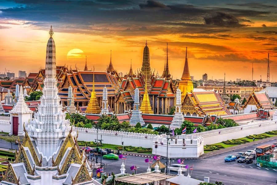 Bangkok Temple Join-in Tour: Golden Buddha, Royal Grand Palace and Emerald Buddha
