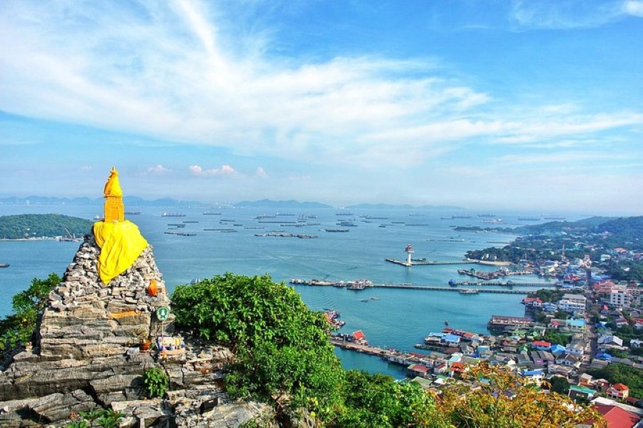 Koh Si Chang Day Tour for Minimum 2 PAX