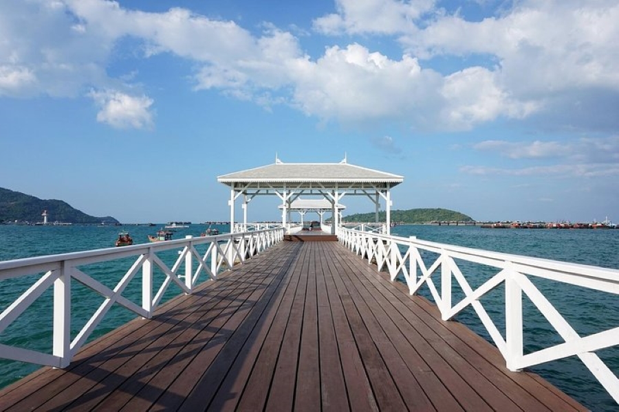 Koh Si Chang Day Tour for Minimum 2 PAX