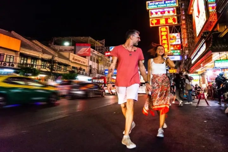 Bangkok Evening Tour Photo Safari in Neon Nightlight