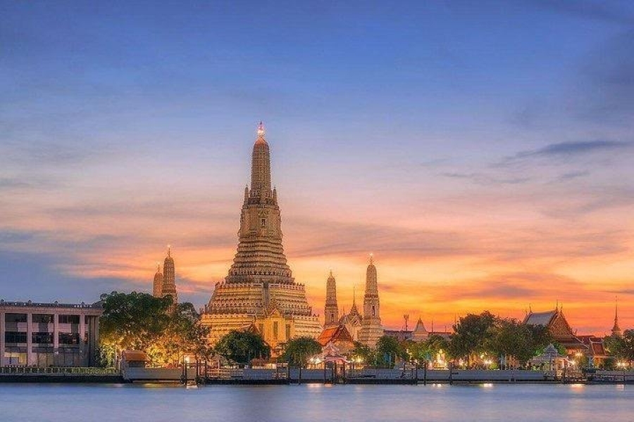 Bangkok Evening Tour Photo Safari in Neon Nightlight