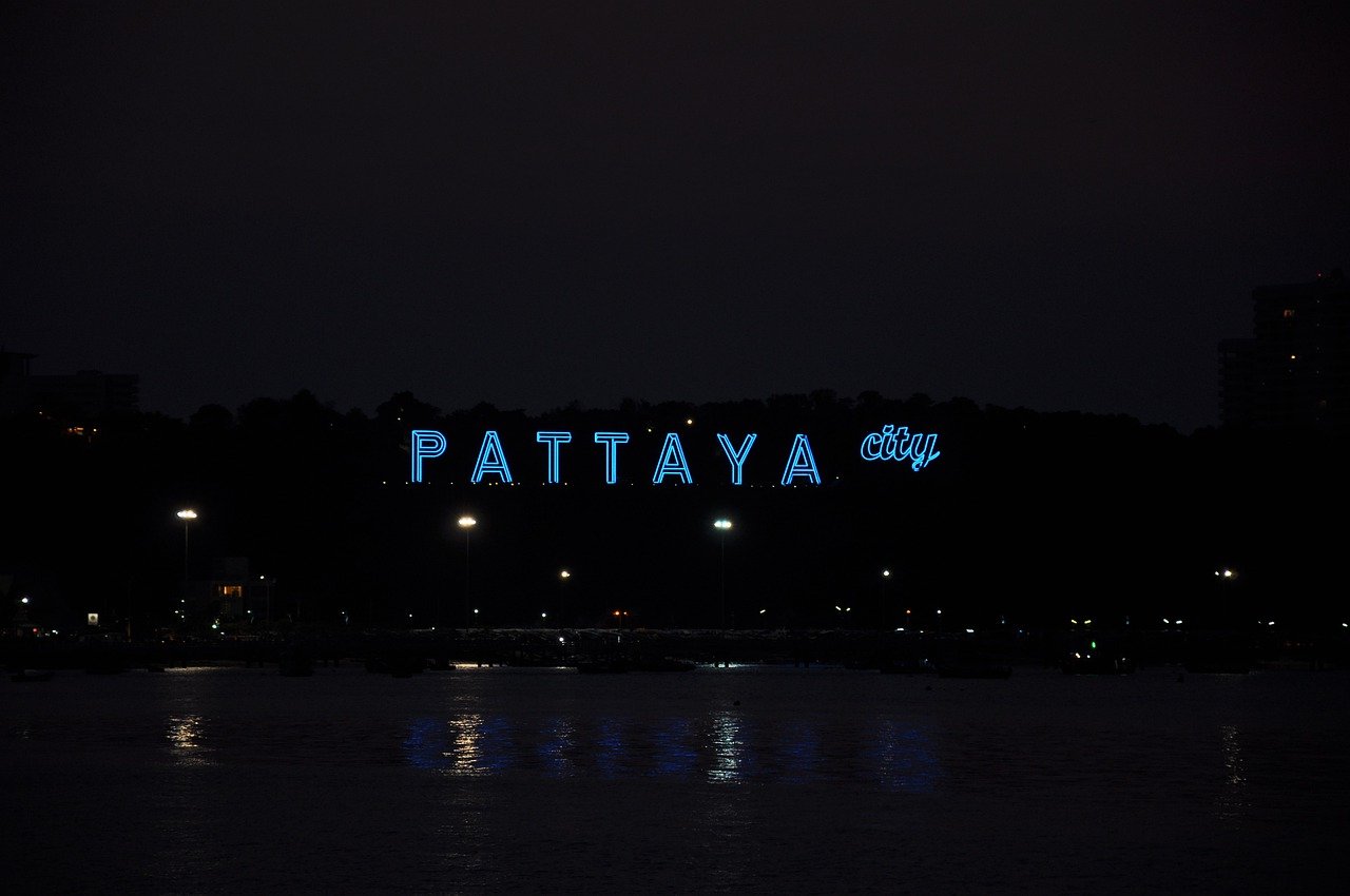 Sunset Club and Pub Crawling Experience at Drinking Street in Pattaya 