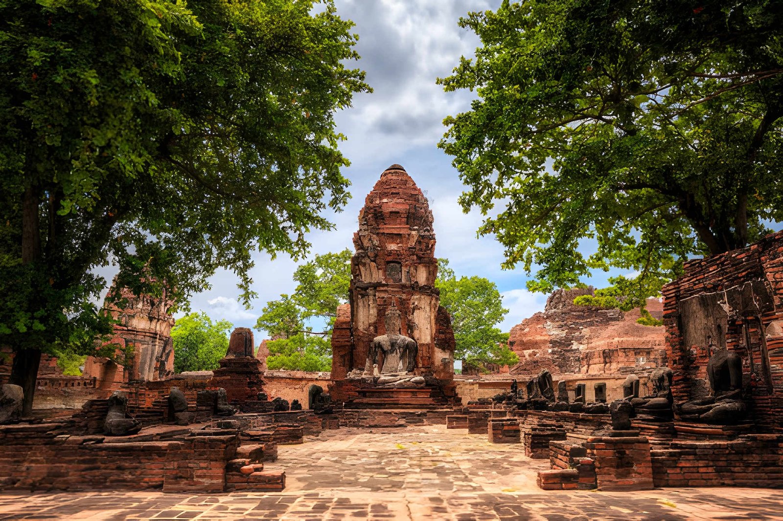 Ayutthaya Afternoon Tour to Famous Temples and Market with Sunset Boat Ride