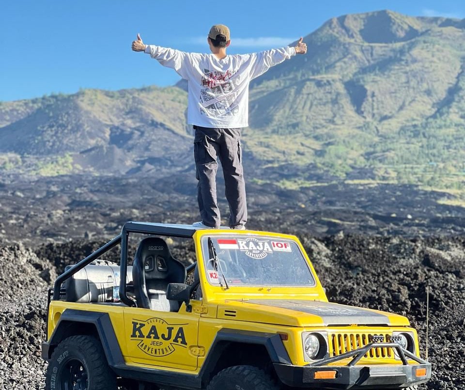 Bali: Mount Batur Jeep Sunset Tour with Hot Springs
