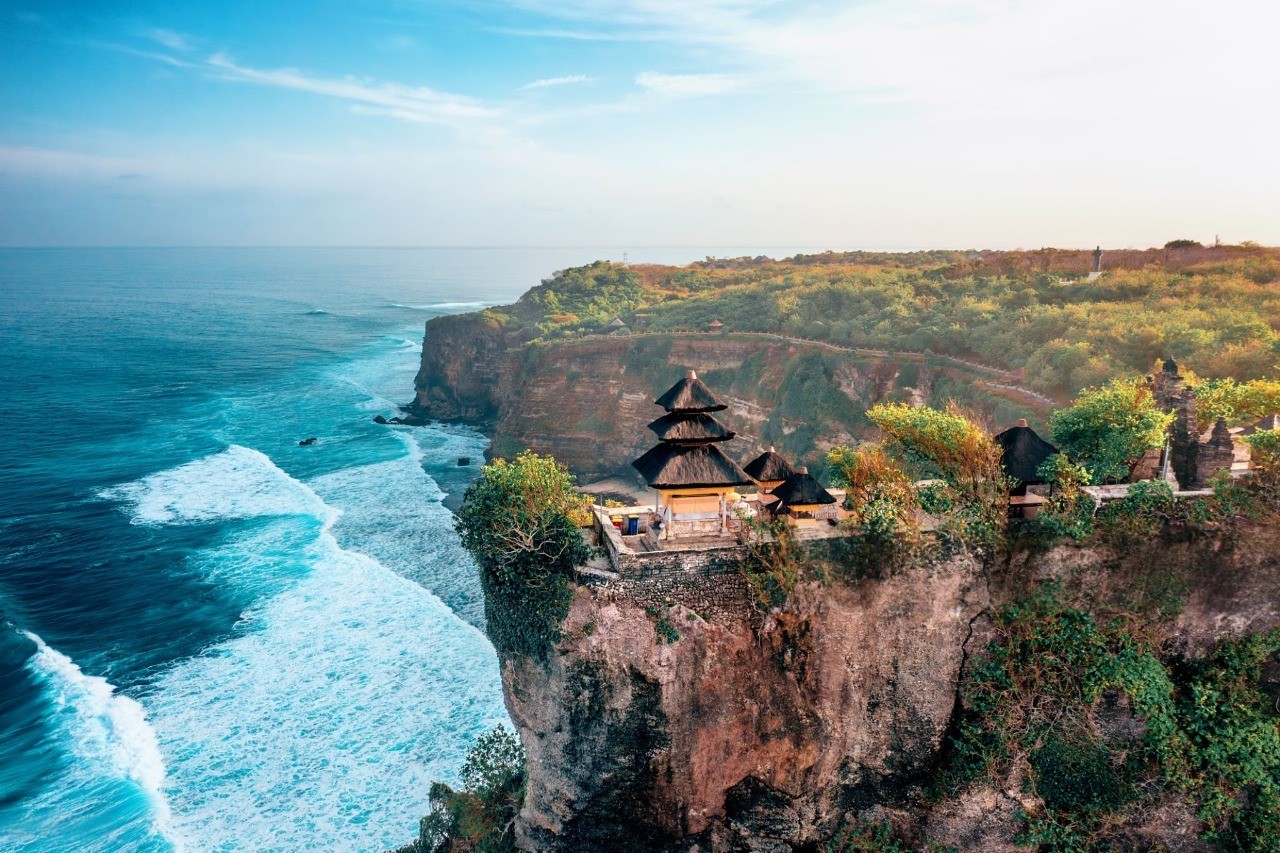 Bali: Uluwatu Temple and Kecak Dance Show with Private Transfer