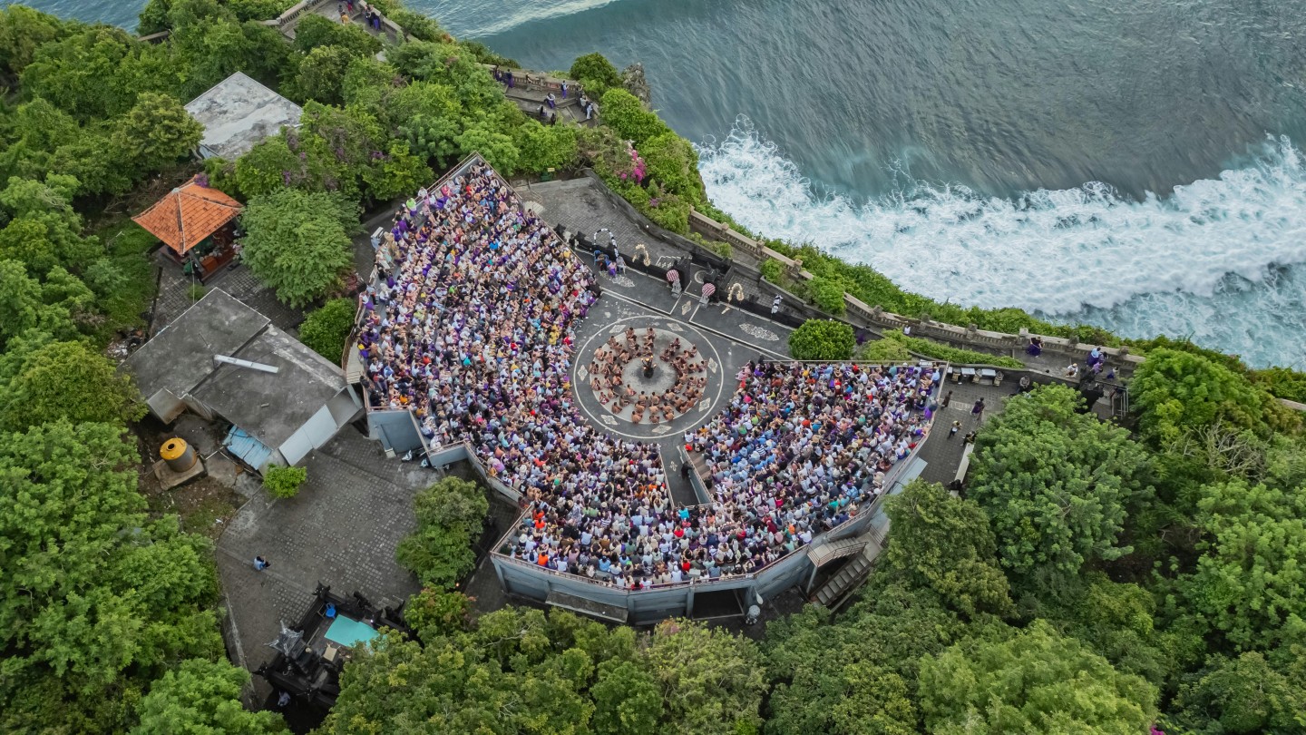 Uluwatu Temple and Kecak Dance Show 