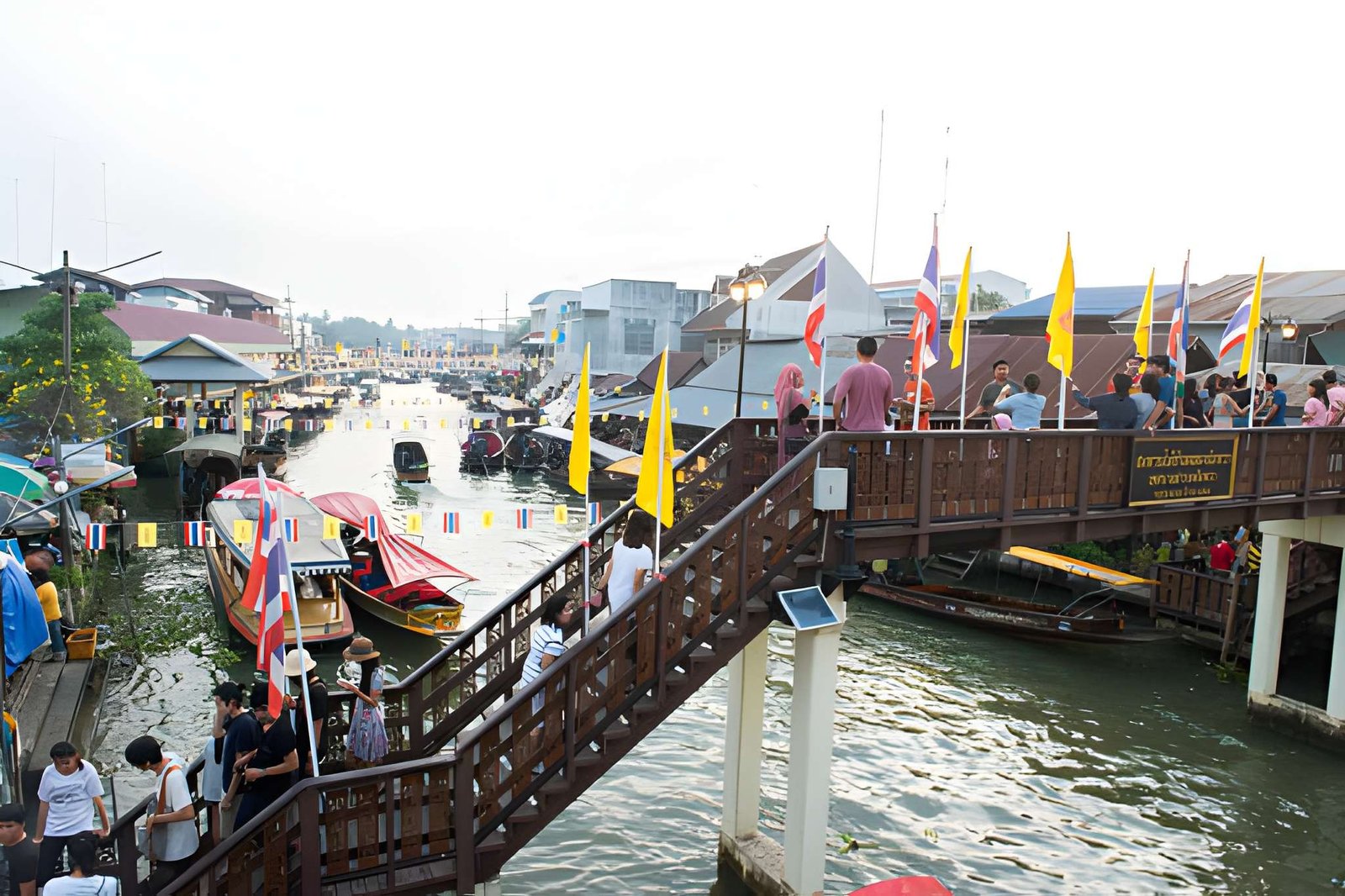 Bangkok Biking Full-day Tour: Colors of Damnoen Saduk