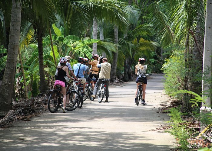 Bangkok Biking Full-day Tour: Colors of Damnoen Saduk