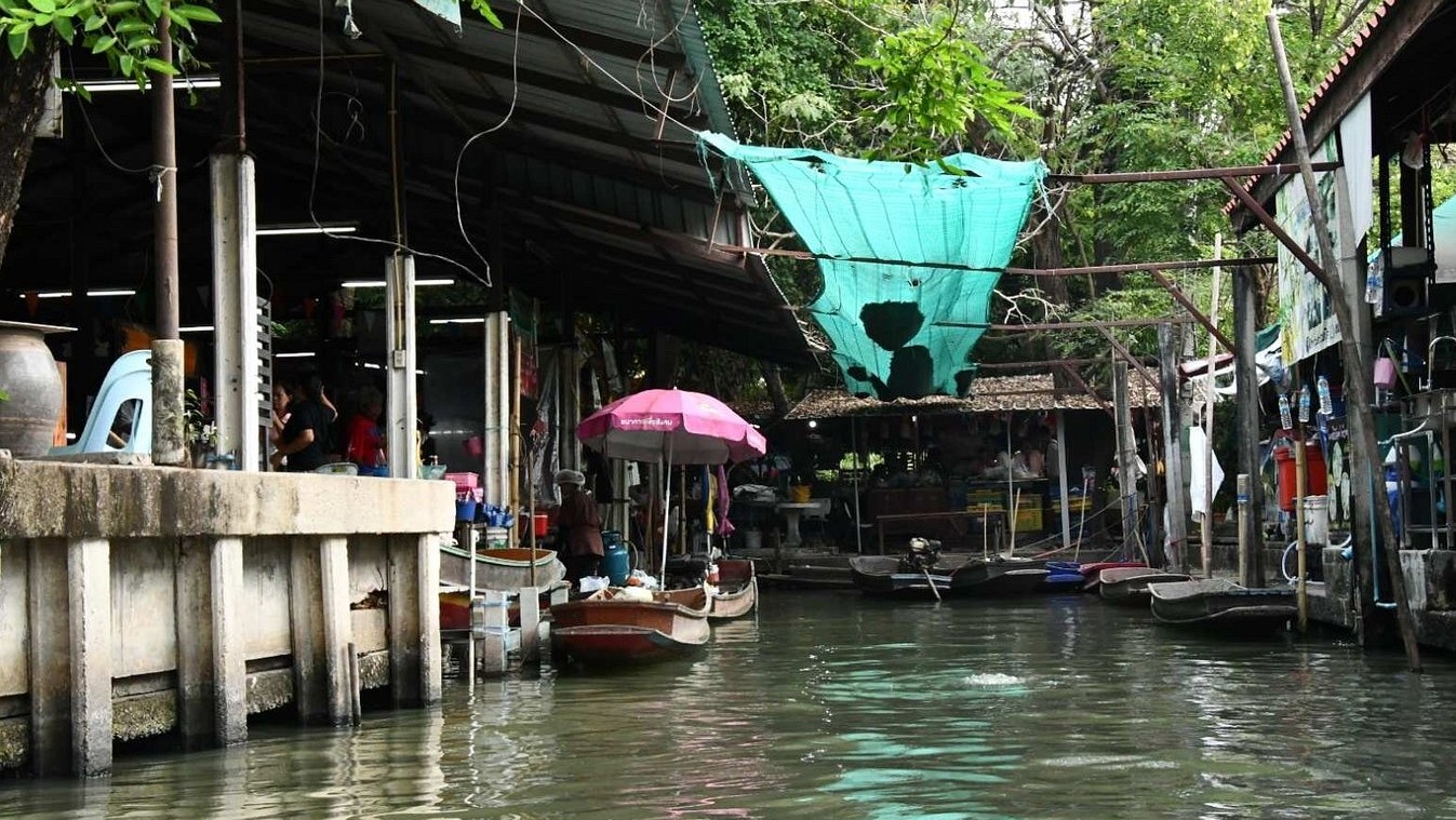 Bangkok: Khlong Lat Mayom Floating Market Private Tour in Weekends only
