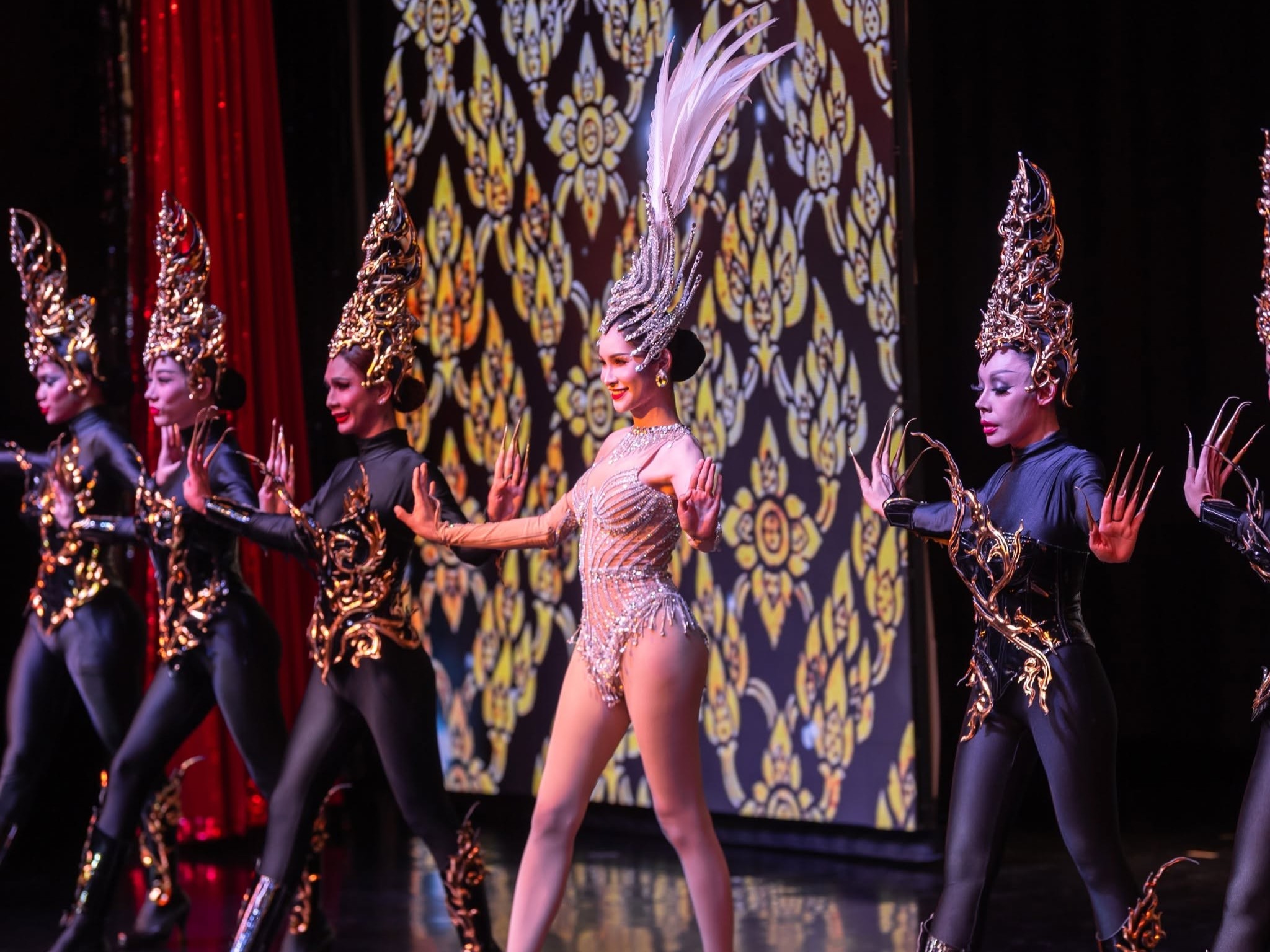 Calypso Combo: Thai Favourite Set Dinner with Cabaret Show