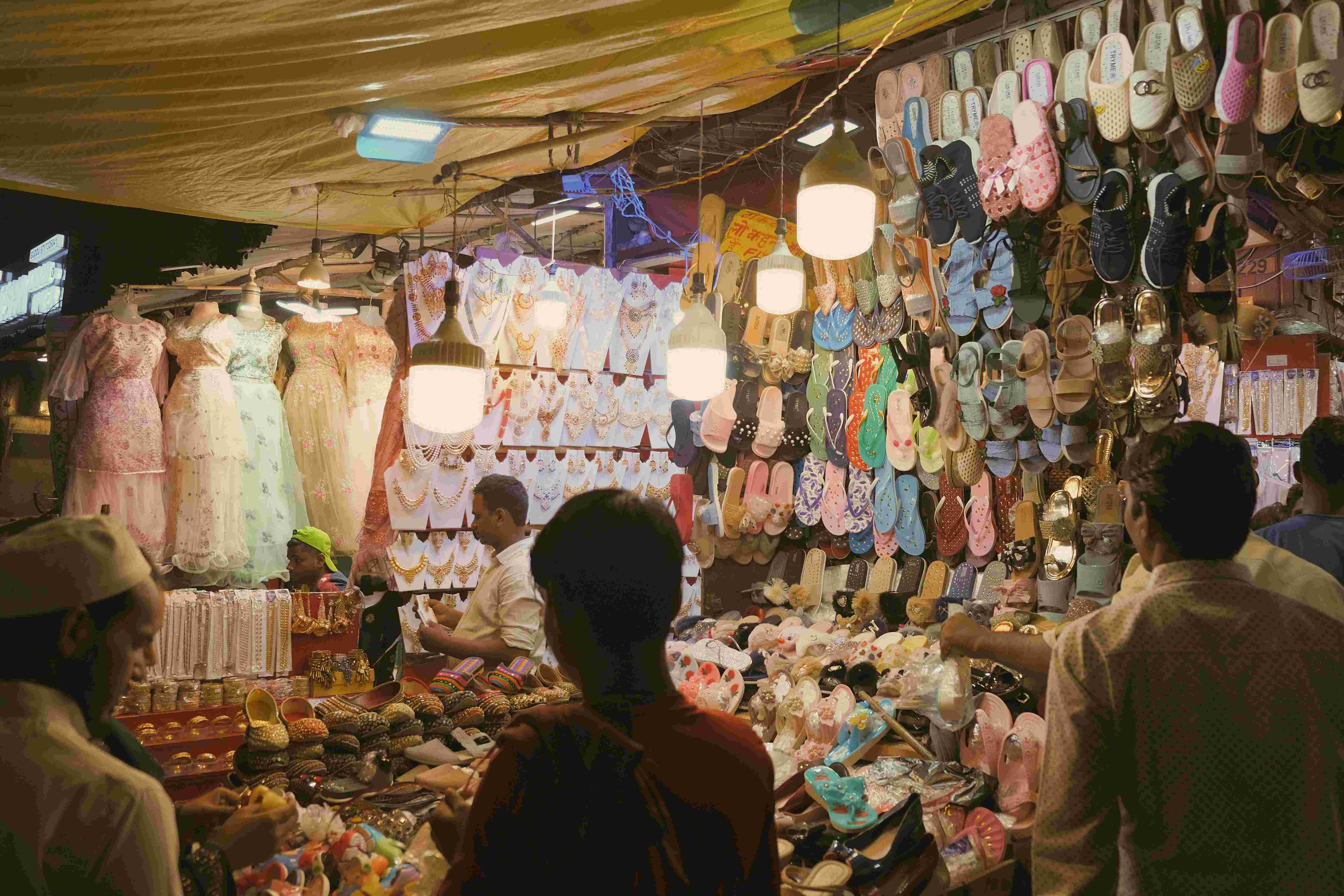 Delhi Shopping Tour with Multilanguage Local Expert