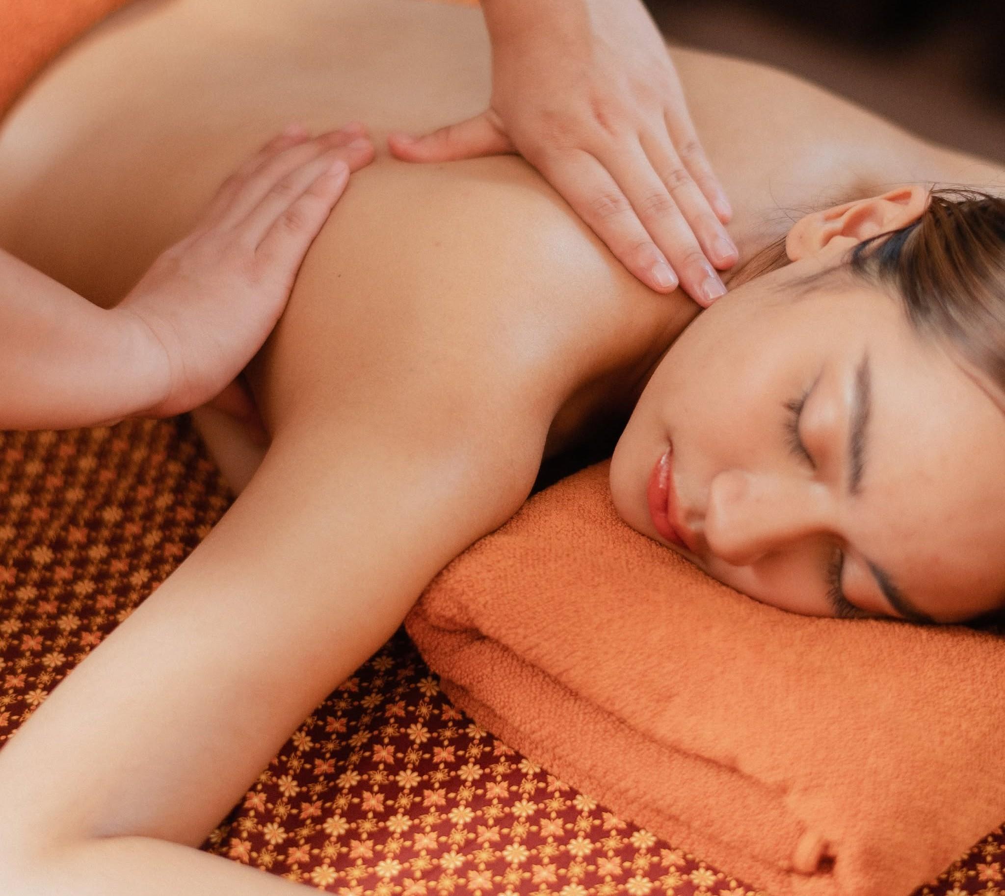 Health Land Gift Voucher: Aromatherapy Body Massage ( 90 Minutes )