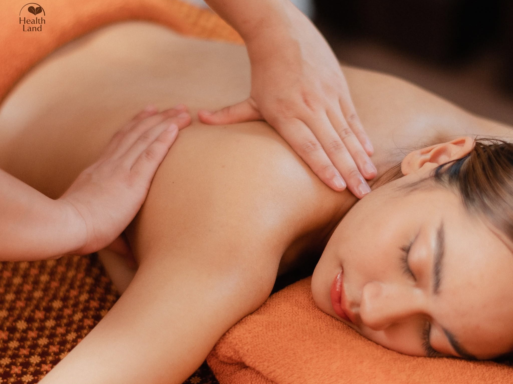 Health Land: Thai Massage with Herbal Compress (120 Minutes)