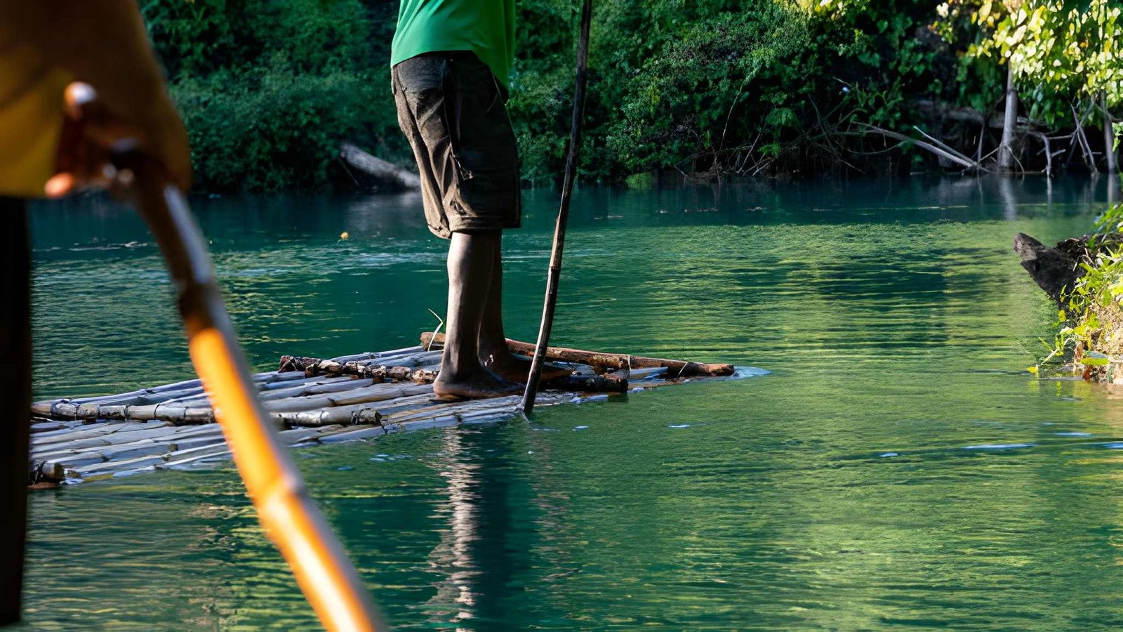 Maehongson Half-day Tour: Local Market - Bamboo Rafting - City Temples
