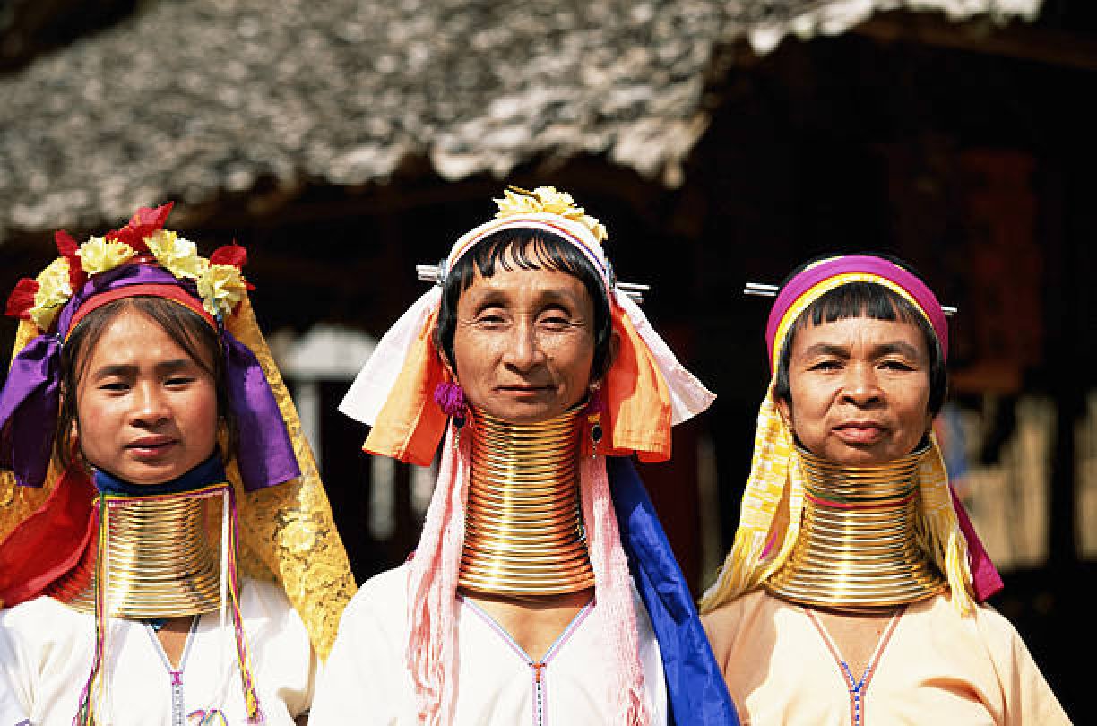 Maehongson Half-day Tour: Local Market - Bamboo Rafting - City Temples