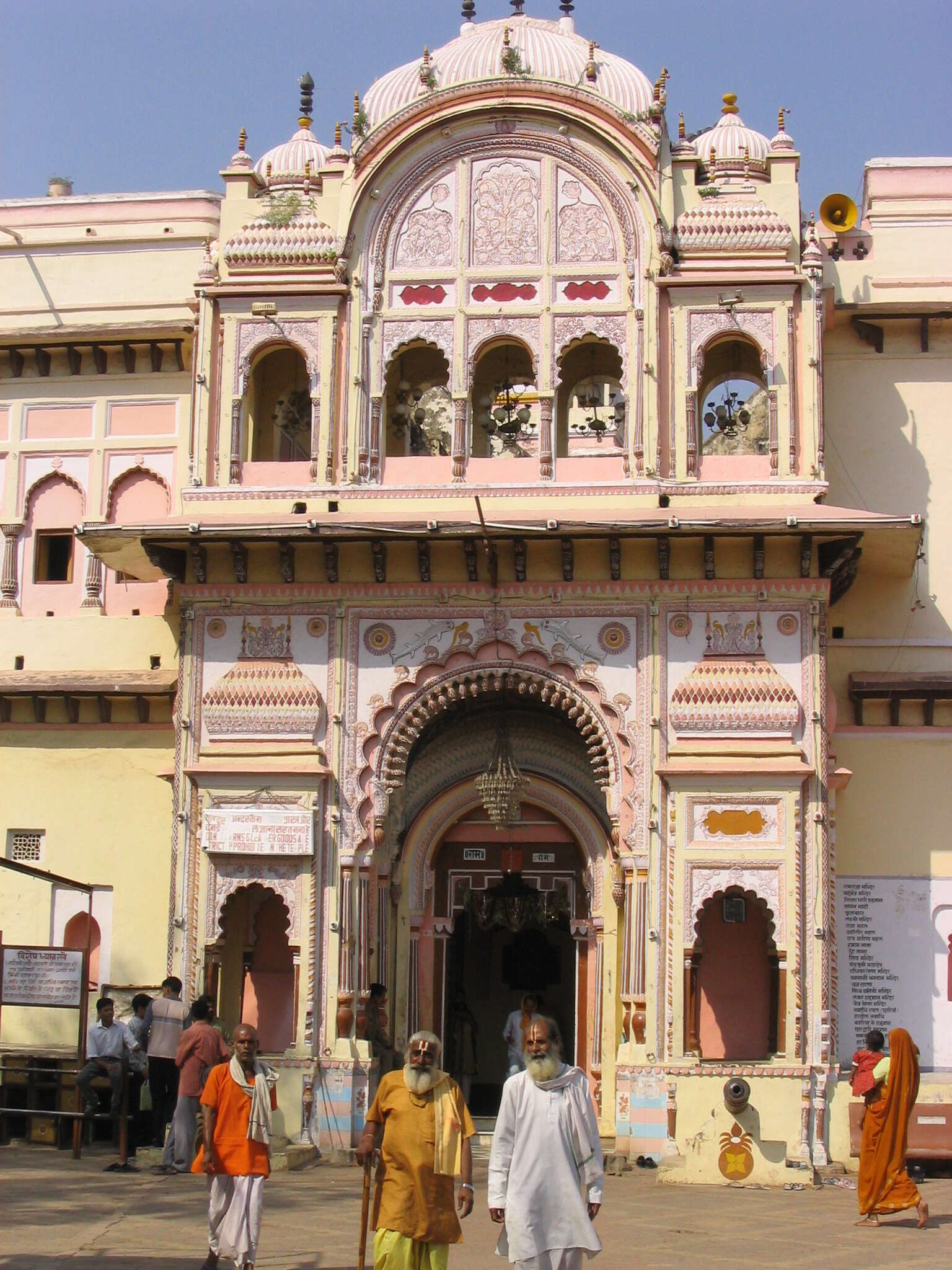 Orchha Highlights Day Tour: Ram Raja Mandir, Orchha Fort and Royal Chhatris
