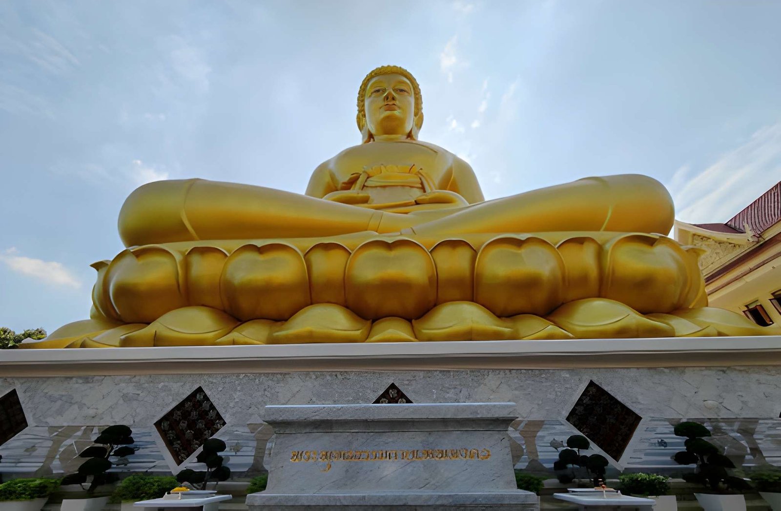 The Best Cannel and FlowerArt of Bangkok with Food of Fame