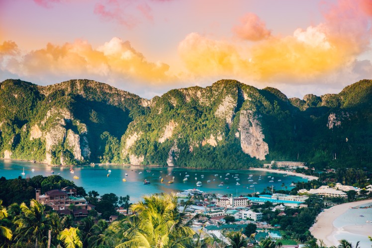 One-way Transfer From Phuket (Rassada Pier) to Phi Phi (Laemtong)  by Ferry: Premium Class 