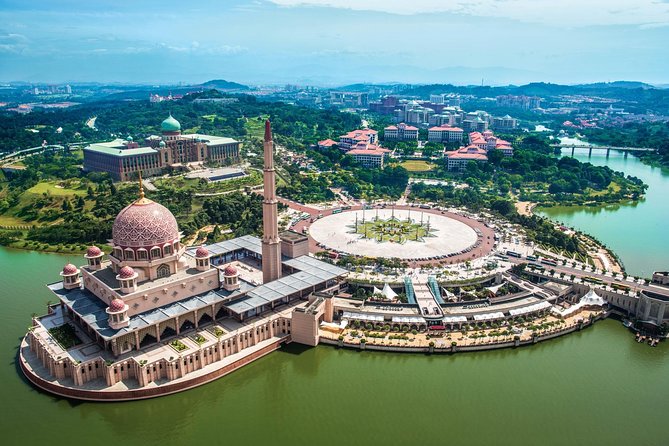 Kuala Lumpur International Airport via Hotel in Kuala Lumpur to Putrajaya Photo Stop by Van
