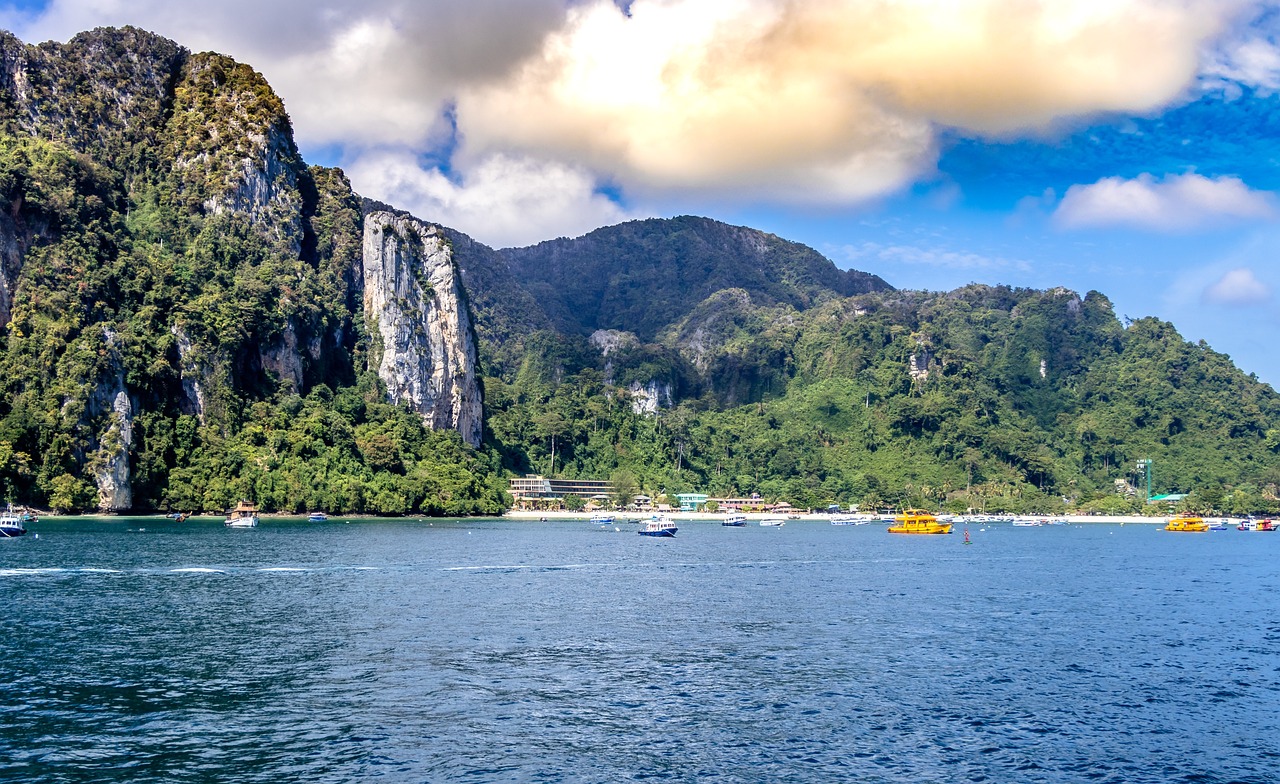 Krabi to Phuket Ferry Transfer with Hotel Pick-up and Drop-off