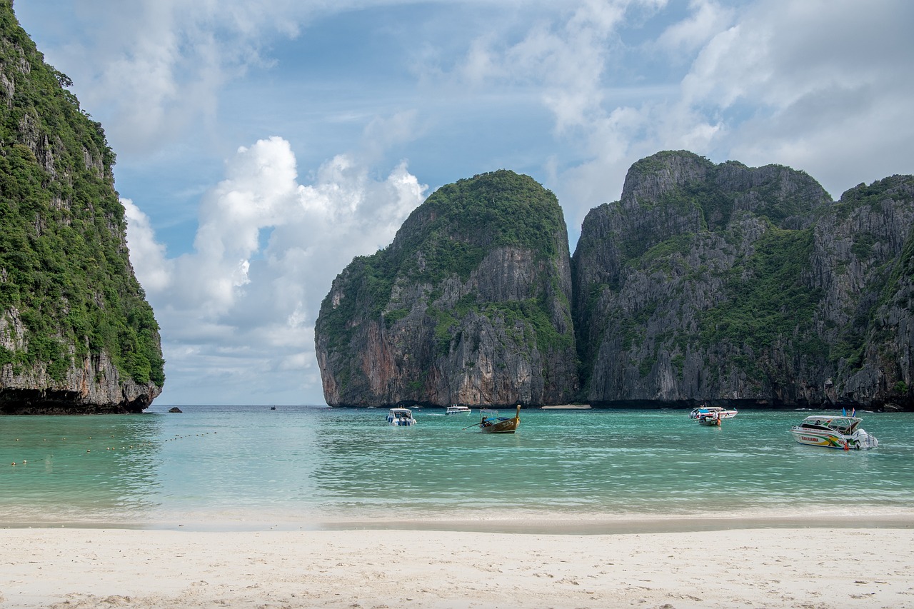 Koh Phi Phi to Koh Ngai Speedboat Transfer
