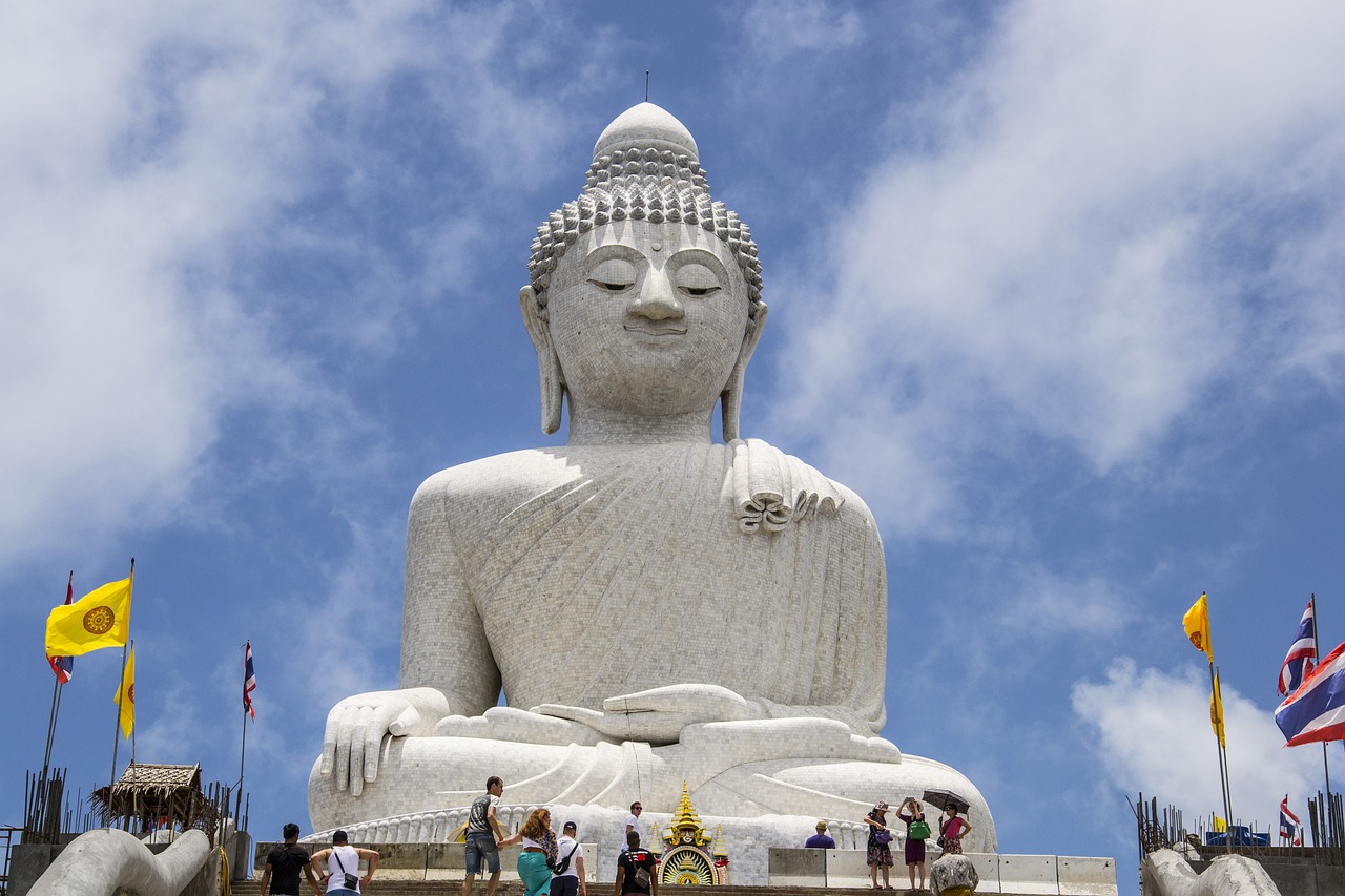 8 Hrs Car Rental in Phuket With Driver and Guide